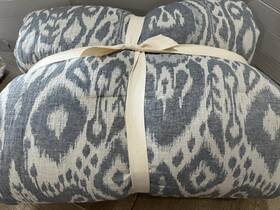 2839294 Pottery Barn Ikat Jacquard Comforter King Cal Chambray Blue
