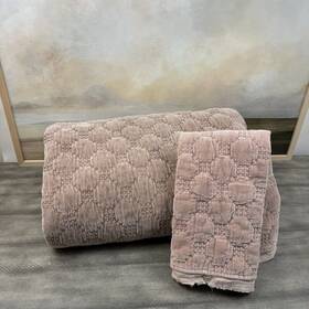 3502293 Pottery Barn Velvet Lattice Handcrafted Quilt Full/ Queen 1 Standard Sham Spots
