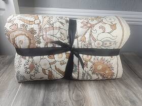 533967 Pottery Barn Calista Floral Embroidery Quilt Beige King
