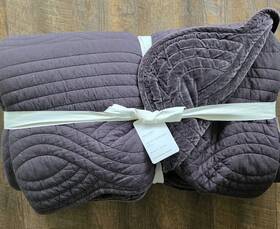 5889416 Pottery Barn Velvet Heirloom Scallop Full Queen Quilt Fig New