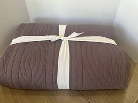 6865772 Pottery Barn Heirloom Cotton Quilt King Cal Plum