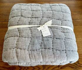 7153247 Pottery Barn New Cloud Linen Handcrafted Quilt King / Cal Gray Comforter