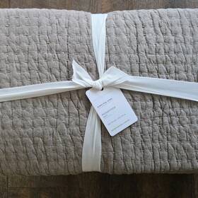 7890618 Pottery Barn Pick-stitch Handcrafted King Quilt Dark Mocha