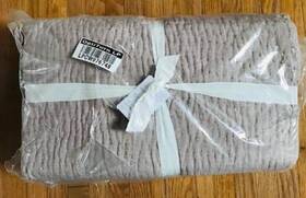 8842314 Pottery Barn Belgian Flax Linen Handcrafted Quilt Smoky Quartz King Mauve New
