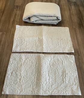 9602727 Pottery Barn Belgian Flax Linen Floral Stitch K/ck Quilt And King Shams 2 Gray