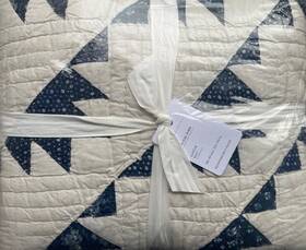9884706 Pottery Barn Lucia Patterned Quilt - King / Cal New