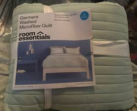 Room Essentials 191908833385 Full/queen Garment Washed Microfiber Quilt Mint Green