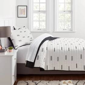 Room Essentials 197543802977 Twin/twin Extra Long Satin Quilt White/black - Midweight