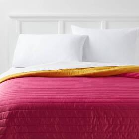 89638818 Room Essentials Full/queen Satin Quilt Dark Pink - Lightweight Machine
