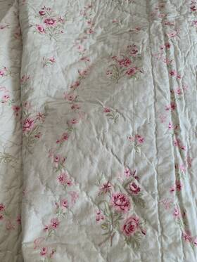 Simply Shabby Chic 490602404496 Green Pink Rose Bud Scalloped Trim F/q Quilt Rachel Ashwell