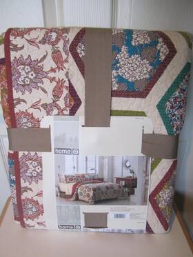 Target Home 490601011817 New 2008 Twin Quilt 100% Cotton 63 Inch X 86 Rust Blue Cream Floral
