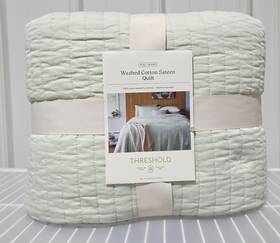 Threshold 191908534305 Queen Cotton Sateen Quilt Light Sage Green 88 Inch X 92 Midweight Fabric Threshold 191908534305 Queen Cotton Sateen Quilt Light Sage Green 88 Inch X 92 Midweight Fabric