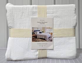 Threshold 197543382561 Luxe Cotton Matelasse Queen Size White Coverlet 94 Inch X 96 Needs Washed