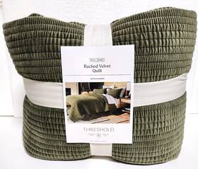 Threshold 198850889071 Green Full / Queen Size Ruched Velvet Quilt