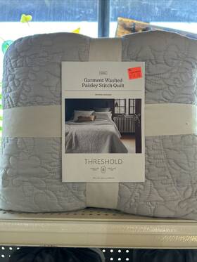 83890661 Threshold Microfiber Quilt Paisley Garment Washed Oeko-tex Light Gray King