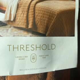 83890742 Threshold Full/queen Channel Velvet Quilt Dark Gold - New