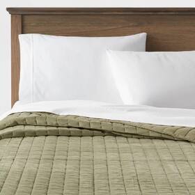 85275985 Threshold Quilt Velvet/cotton Channel Stitch Solid Year-round Green King