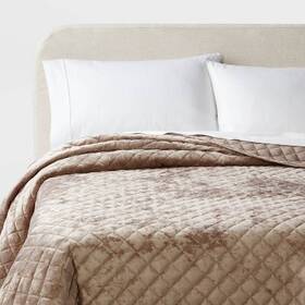 88665970 Threshold Quilt Velvet Luxe Diamond Quilted Lightweight Light Brown Full/queen