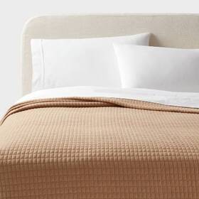 89210090 Threshold Full/queen Jersey Quilt Light Brown -