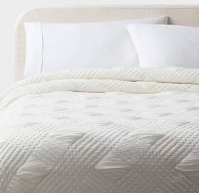 94816382 Threshold King Diamond Matelasse Gauze Quilt Ivory -