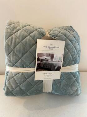 T1061 Threshold King Luxe Velvet Diamond Stitch Quilt Comforter Light Teal Green -king