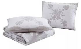88811510 Tommy Bahama Queen Molokai 100% Cotton Quilt Gray / White New