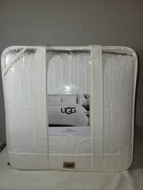 Ugg 008889259212 Cinnia Full / King Comforter And Shams Set Color Snow White. New