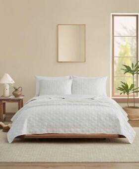 Ugg 008889355136 Devon Snow Sun Logo Full / Queen Lightweight Quilt Set