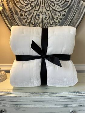 1488649 West Elm Lush Velvet Tack Stitch Full/queen Quilt White Nwot Ob