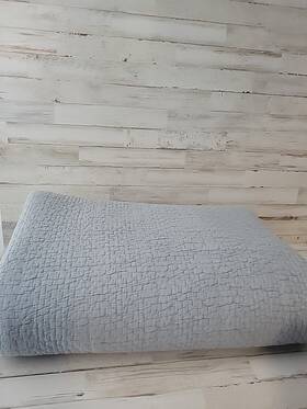 1769375 West Elm Reflections Matelasse Artic Blue Full/queen Soft Light