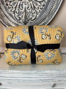2585515 West Elm Toulon King/cal. King Quilt Yellow Multi Pre-owned Read