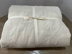 475120 West Elm Outline Floral Quilt King Cal