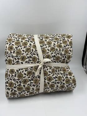 5236402 West Elm New King Laney Floral Reversible Quilt Honey Small Flaw