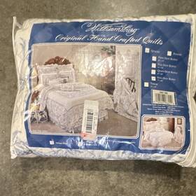 84401-7880 Williamsburg King Blue White Quilted Floral Cotton Polyester Dust Ruffle 78x80