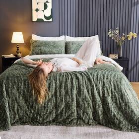 Wonderful 014113204071 New Velvet Quilt King Size Set Luxurious Fluffy Faux Fur Lightweight Comforter