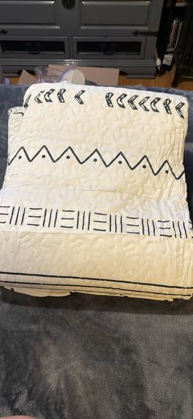 P-4081 Yiyun Hometex Cal King-xl Quilted Coverlet White Black Geometric Modern