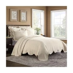 Charleston Estate Modern Farmhouse Floral Matelasse Bedspread With Scalloped .... Fixed Price $175.02.