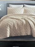 New Donna Karan Home Meditate Quilt King Gold Linen Silk Blend. Fixed Price $288.00.