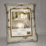 New Phi Golden Collection Peking Handcraft Inc. Queen Bedspread (L5). Fixed Price $95.00.