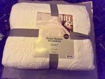 Better Homes & Gardens Quilt For Queen/full Bed, Paisley Medallion, White, Nwt. Fixed Price $50.00.