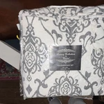 United Luxury Olivia Reversible Quilt Set Full/queen Gray White. Fixed Price $120.00.