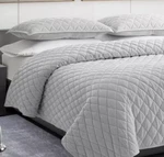 Vera Wang King Quilt Set (3-PIECE) Plush Microfiber Diamond Velvet Solid Gray. Fixed Price $140.00.