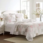 Laura Ashley Celina 3P Queen Quilt Set Reversible Sage Pink Patchwork Floral New. Fixed Price $125.00.