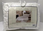 Beatrice Home Fashions Medallion Chenille Queen Ivory. Fixed Price $76.47.
