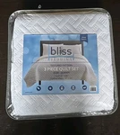 New Bliss Bedding White Textured Pattern 3 Piece Quilt Set Queen. Fixed Price $14.99.