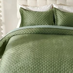 Luxury Velvet Set King Size,reversible Quilted Lightweight Comfo.... Fixed Price $43.24.