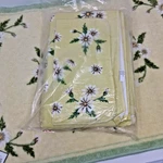 Collections Etc 4 Pc Bath - Mat, & Hand Towels, Wash Cloth Daisies. Fixed Price $27.00.