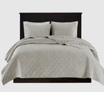 Madison Park Harper 3 Piece Velvet Quilt Set Queen Ivory. Fixed Price $59.99.