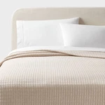 King Jersey Quilt Oatmeal Heather - Threshold. Fixed Price $41.99.