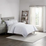Waverly Medallion Pinsonic 3PC Quilt & Shams Set White Full / Queen New. Fixed Price $129.99.